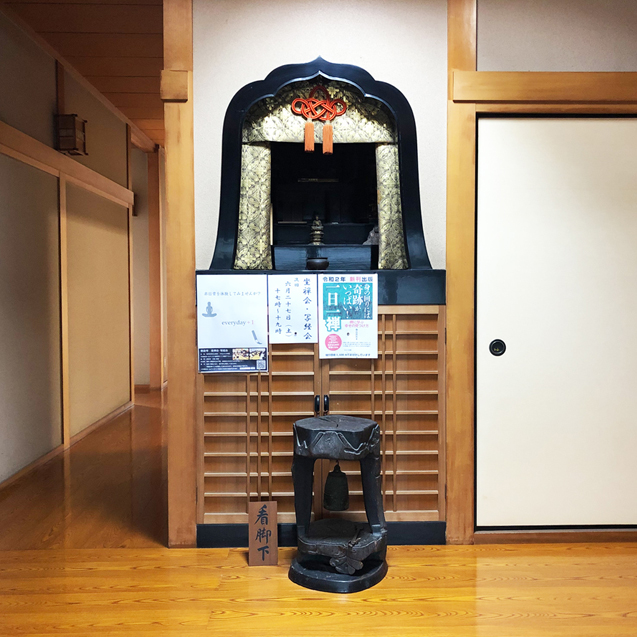 玄関にある韋駄天さま