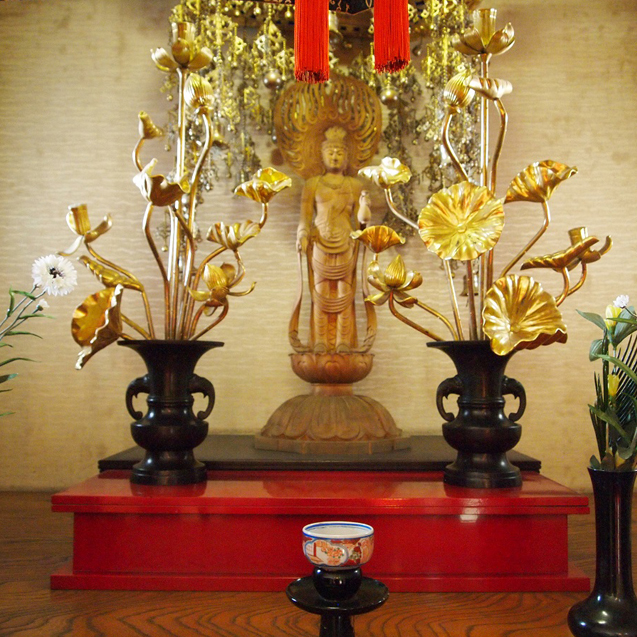 納骨堂の釈迦如来像